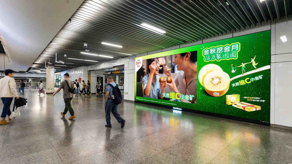 How Indoor LED Displays Turn Shoppers into Buyers