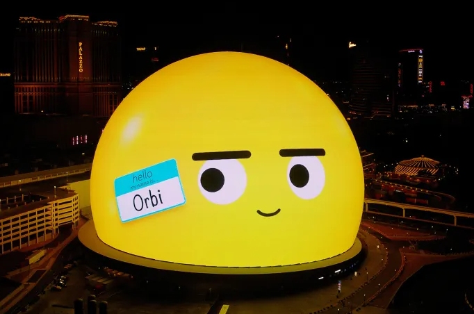 DOOH screens show bright, dynamic visuals that attract attention