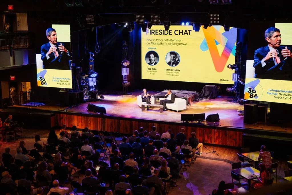 Portable cabinets allow quick setup of engaging displays