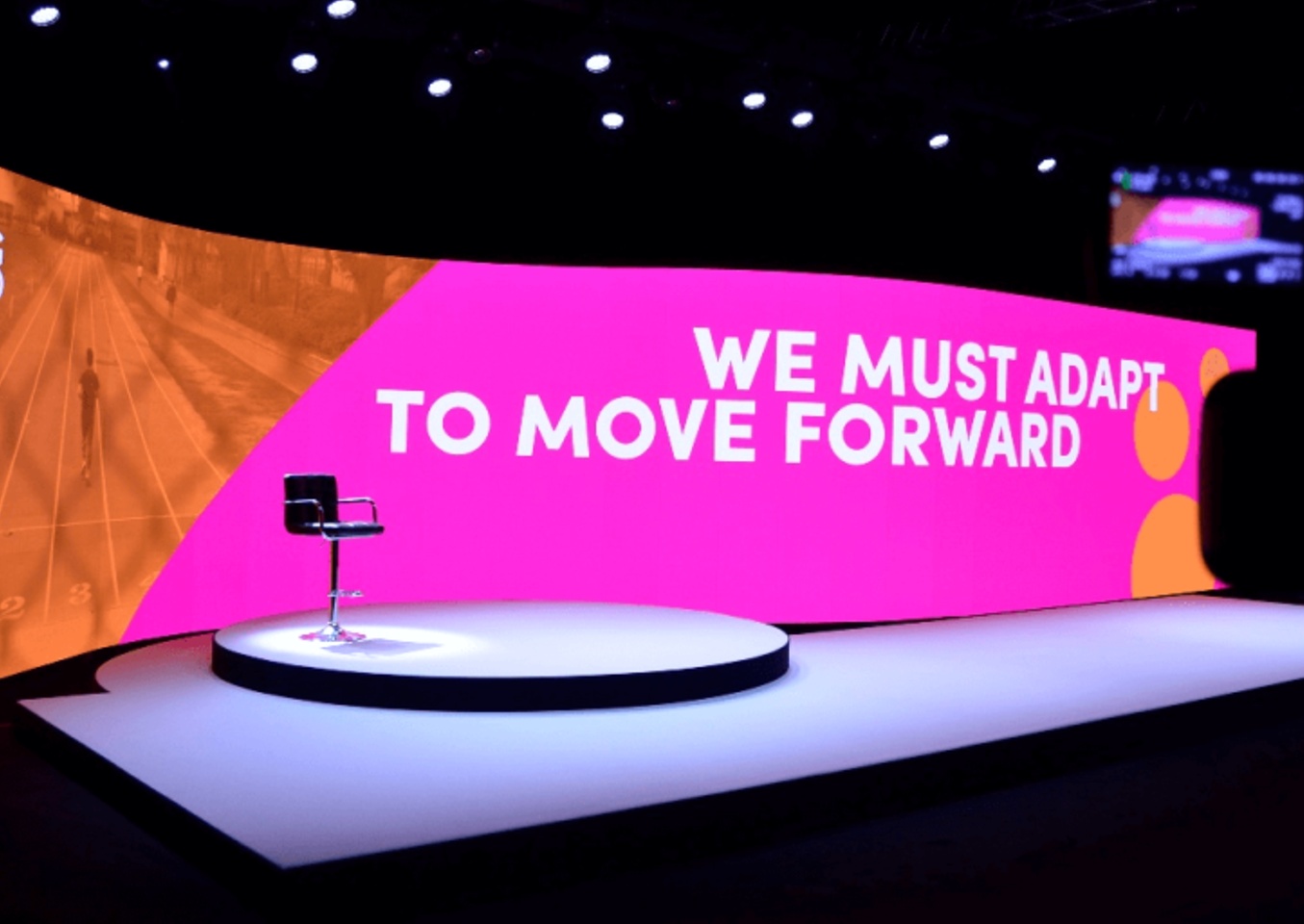 Flexible LED Screens Break the Flat-Screen Barrier