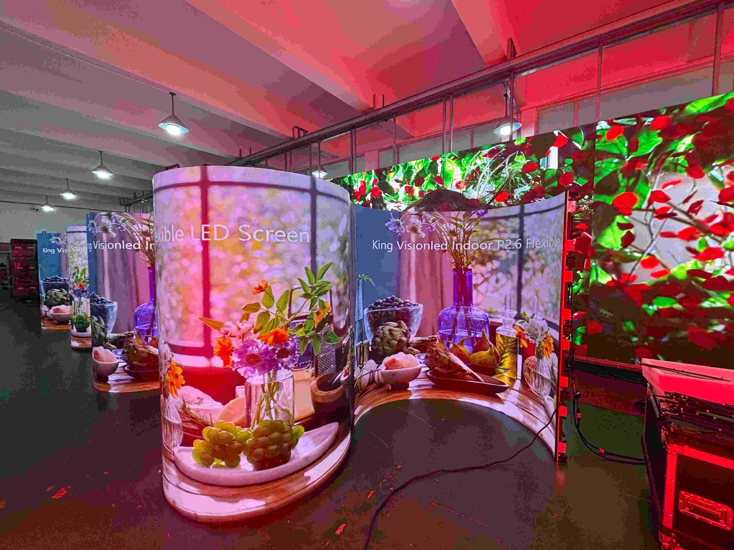 Rental LED Display are designed with curve-locks to provide a semi-flexible experience