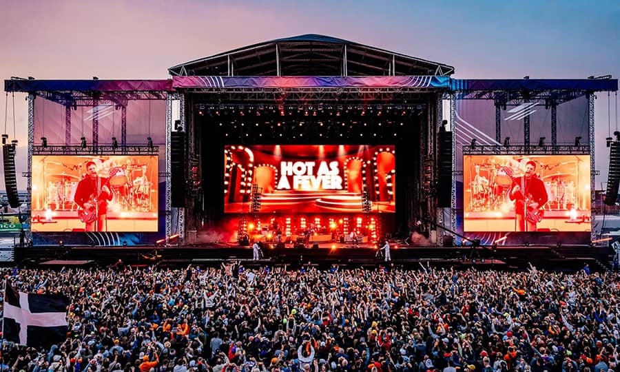 High refresh rate concert LED display screen under bright spotlights