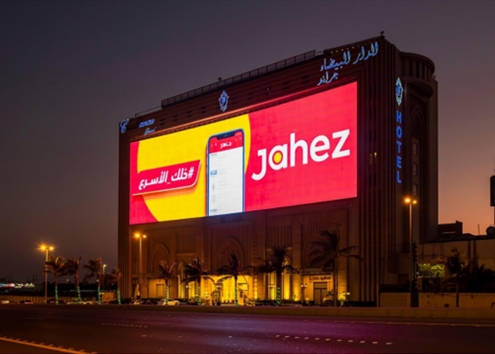 High-efficiency outdoor advertising LED facade boosts traffic and revenue globally