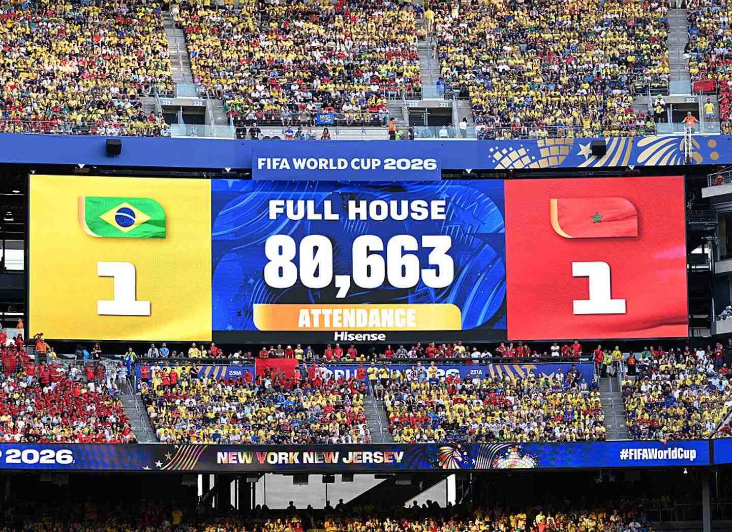 Lightweight scoreboard LED display with 3D visuals and energy-efficient design