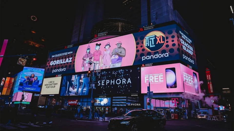 Optimize DOOH ROI with energy-efficient, vivid, high-precision outdoor advertising displays
